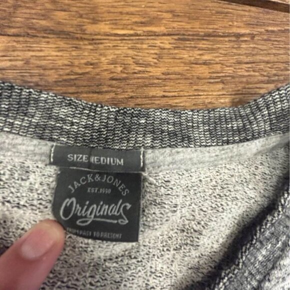 Mens JACK & JONES crew neck sweatshirt. Gray/black. Regular fit. Size medium. So - Picture 4 of 10
